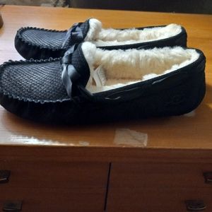 Uggs Ladies Black Moccasins Sz 10